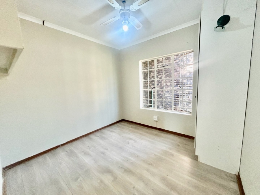 5 Bedroom Property for Sale in Ifafi North West